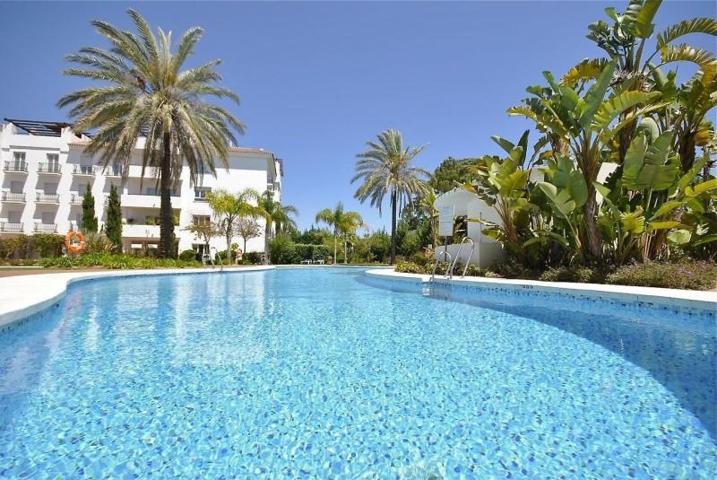 Apartamento en venta en Marbella, Nueva Andalucia photo 0