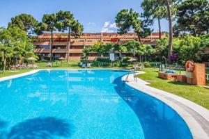 Apartamento en venta en Marbella, Elviria photo 0