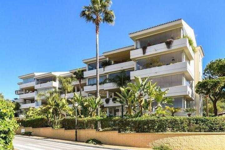 Apartamento en venta en Marbella, Marbella Este photo 0