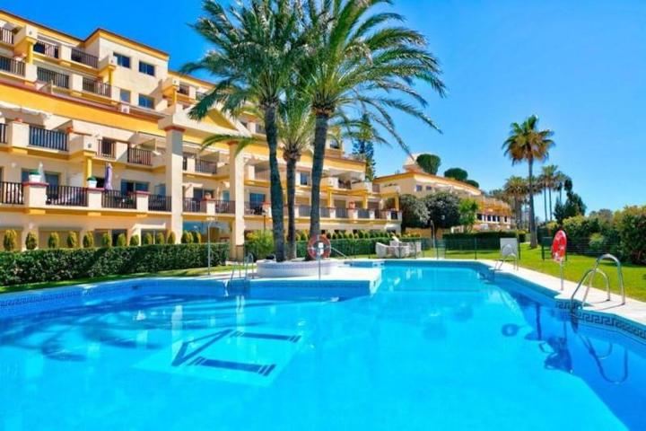 Apartamento en venta en Marbella, Elviria photo 0