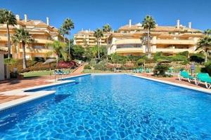 Apartamento en venta en Marbella, Elviria photo 0