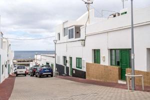 Casas de pueblo en venta en Puerto del Carmen, Puerto del Carmen photo 0
