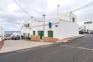 Casas de pueblo en venta en Puerto del Carmen, Puerto del Carmen photo 0