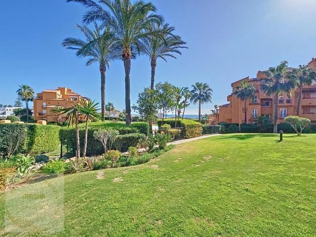 Planta baja en venta en Manilva, Primera linea de playa photo 0