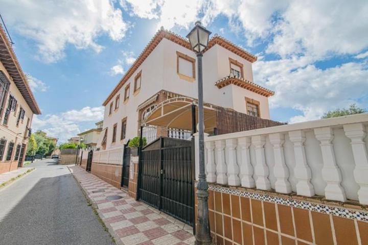 Bungalow en venta en Zubia, Área de Granada photo 0