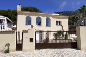 Chalet en venta en Albir photo 0