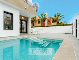 Chalet en venta en Torrevieja photo 0