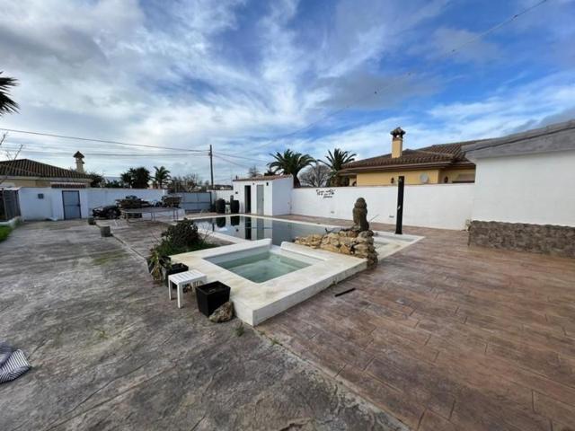 Chalet en venta en Chiclana de la Frontera, El Almedral photo 0