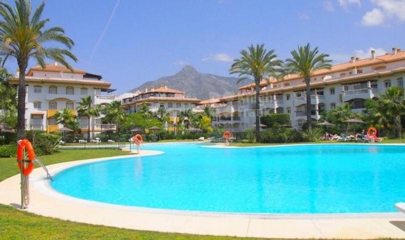 Aticos en venta en Marbella, Nueva Andalucia photo 0