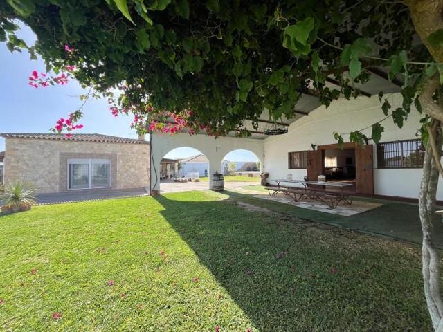 Chalet en venta en Chiclana de la Frontera, Carboneros photo 0
