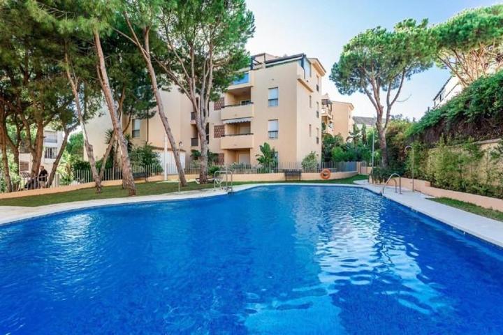Apartamento en venta en Marbella, Elviria photo 0