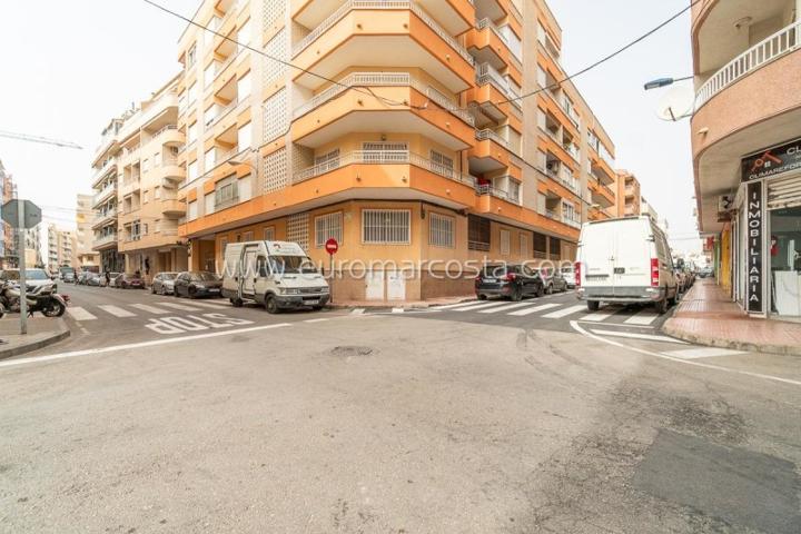 Apartamento en venta en Torrevieja, CENTRO photo 0