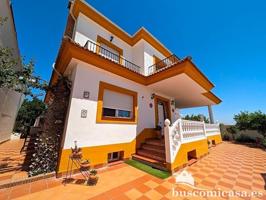 Chalet en venta en La Carolina, Calle Clara Campoamor, 23200 photo 0