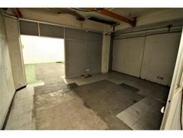Local comercial en venta en Barcelona, El Camp de l'Arpa del Clot photo 0