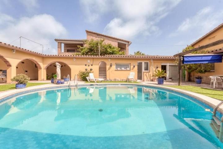 Casa en venta en Viladamat, Viladamat photo 0