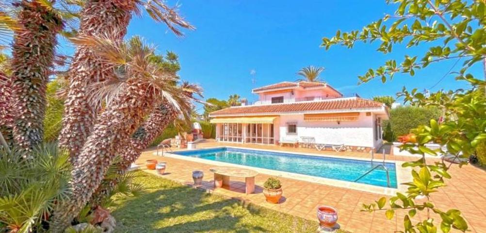 Chalet en venta en Orihuela Costa photo 0