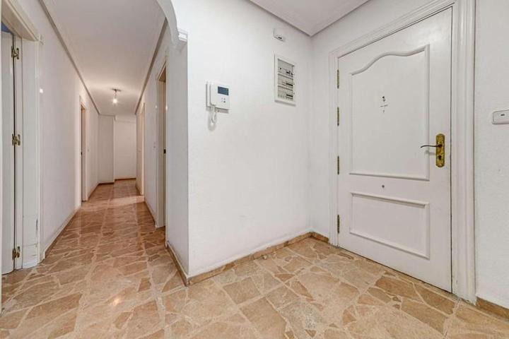 Apartamento en venta en Torrevieja, Torrevieja photo 0