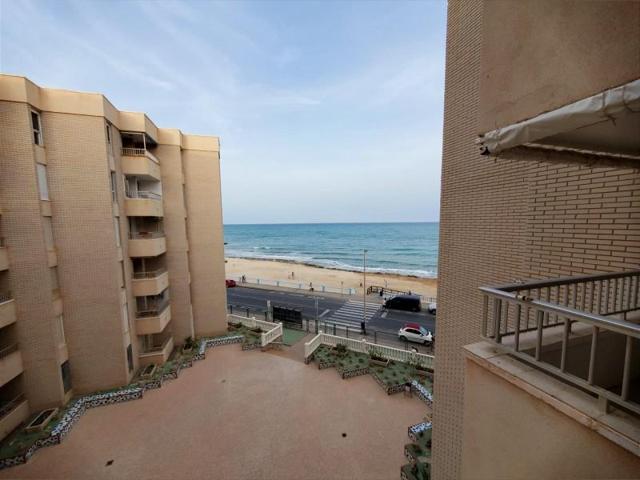 Apartamento en venta en Torrevieja, Playa de los locos photo 0