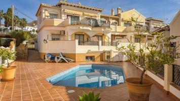 Chalet en venta en Nerja, Avenida Chimenea, 29780 photo 0