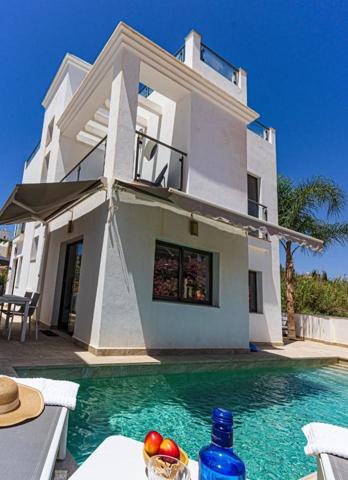 Chalet en venta en Nerja, Calle de la Exótica, 29780 photo 0