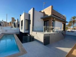 Chalet en venta en Torrevieja photo 0