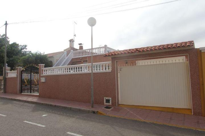 Chalet en venta en Torrevieja, Torrevieja photo 0