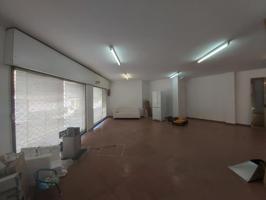 Local comercial en alquiler en Alcalá de Guadaira photo 0