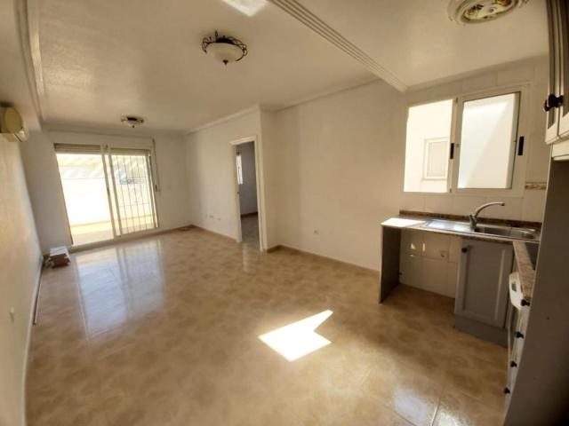 Apartamento en venta en Torrevieja, Centro photo 0