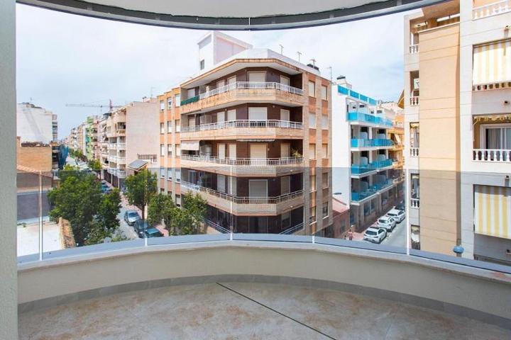 Apartamento en venta en Torrevieja, Centro photo 0