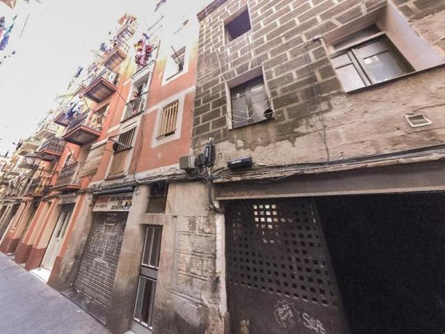 Piso en venta en Barcelona, El Raval photo 0