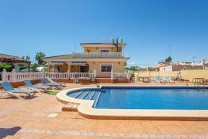 Chalet en venta en Torrevieja, Los balcones photo 0