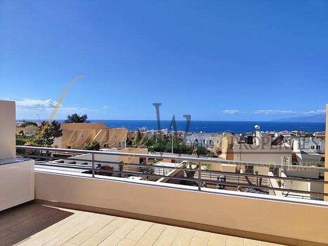 Adosada en venta en Adeje, Avenida Kurt Konrad Mayer, 38660 photo 0