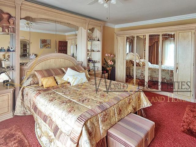 Chalet en venta en Arona photo 0
