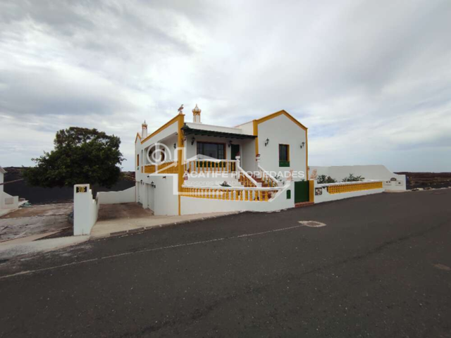 Chalet en venta en Tinajo, Tajaste photo 0