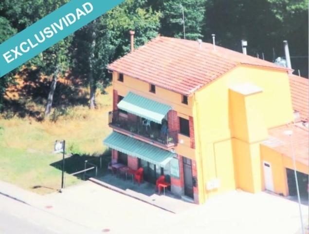 Edificio en venta en Olot photo 0