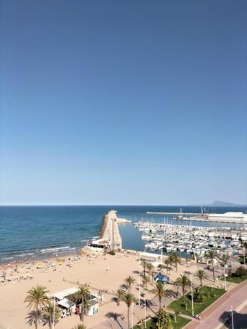 Local comercial en venta en Gandia, Playa de Gandia photo 0