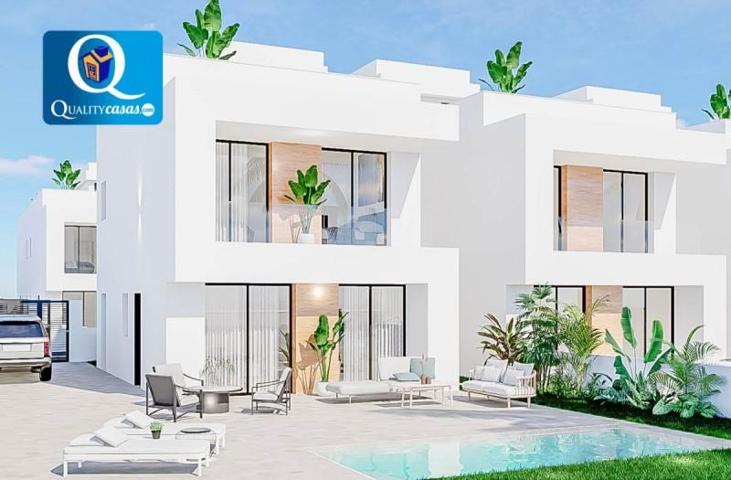 Adosada en venta en Orihuela Costa, La Zenia photo 0