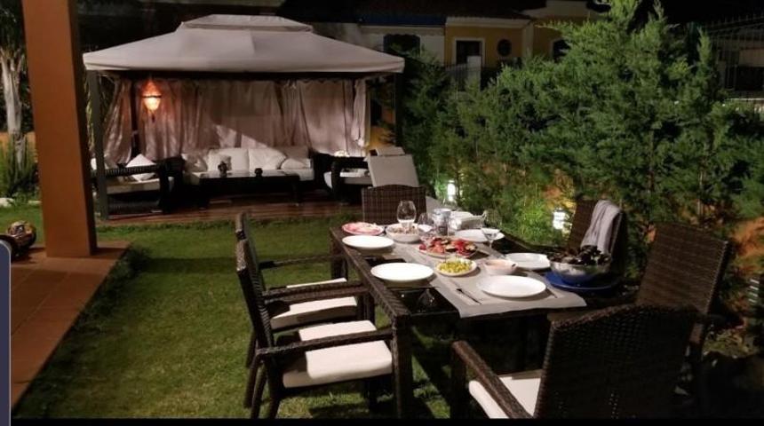 Adosada en venta en Marbella, Guadalmina alta photo 0
