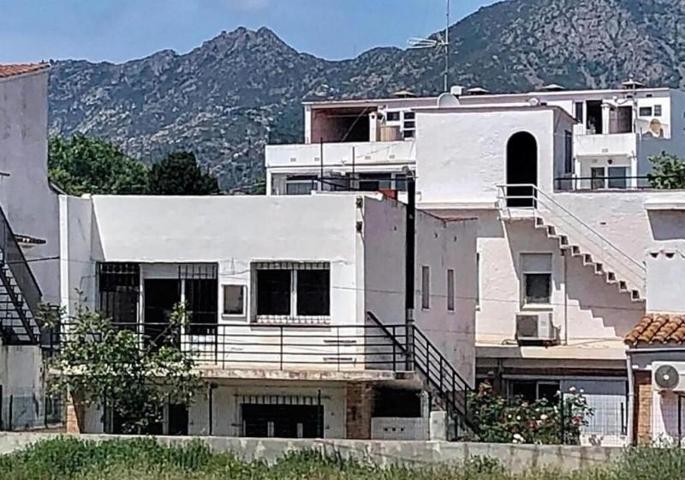 Adosada en venta en Roses photo 0