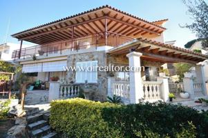 Casas de pueblo en venta en Arenys de Mar photo 0