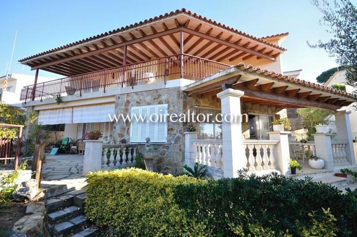 Casas de pueblo en venta en Arenys de Mar photo 0