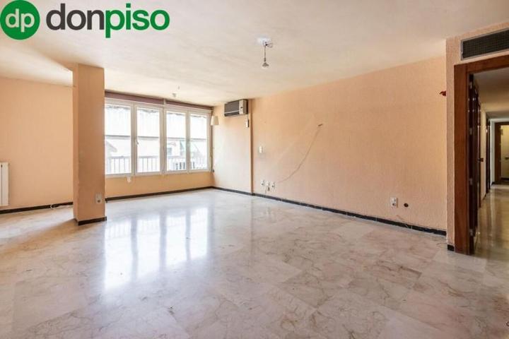 Piso en venta en Granada, Cervantes photo 0