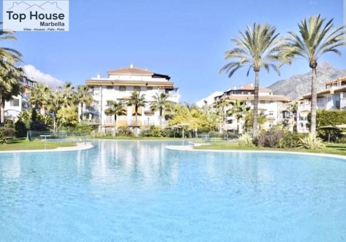 Planta baja en venta en Marbella, La Alzambra photo 0