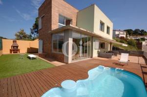 Casas de pueblo en venta en Arenys de Munt photo 0