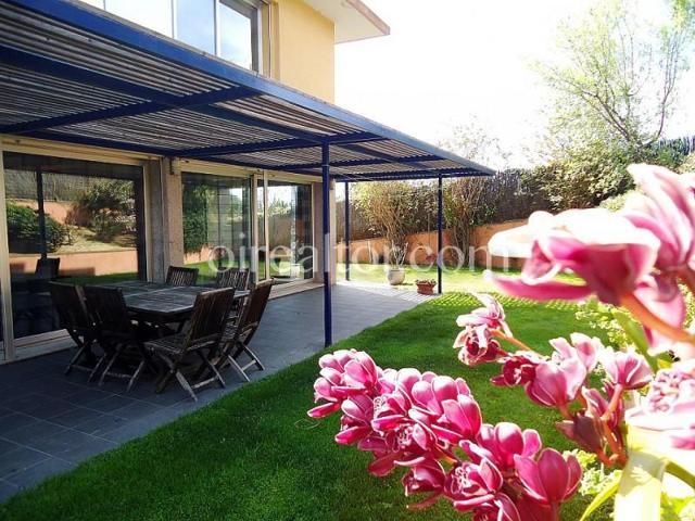 Casas de pueblo en venta en Sant Pol de Mar photo 0