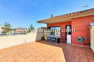 Casas de pueblo en venta en Sant Boi de Llobregat photo 0
