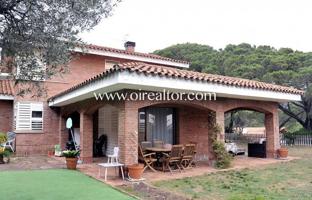 Casas de pueblo en venta en Sant Andreu de Llavaneres photo 0