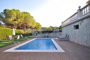 Casas de pueblo en venta en Argentona photo 0