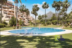 Piso en venta en Marbella, Costa del Sol Occidental-Área de Marbella photo 0