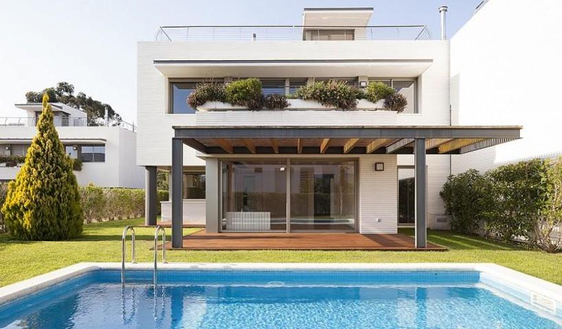 Casas de pueblo en venta en Sant Vicenç de Montalt photo 0